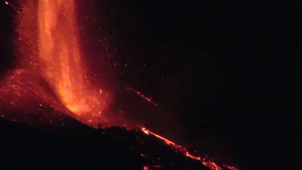 'Video thumbnail for Eruption verstärkt sich am 4. OKT - La Palma 2021'