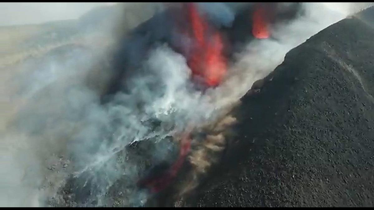 'Video thumbnail for Vulkanausbruch verschiedene Stellen Drohnenvideo - La Palma 2021'