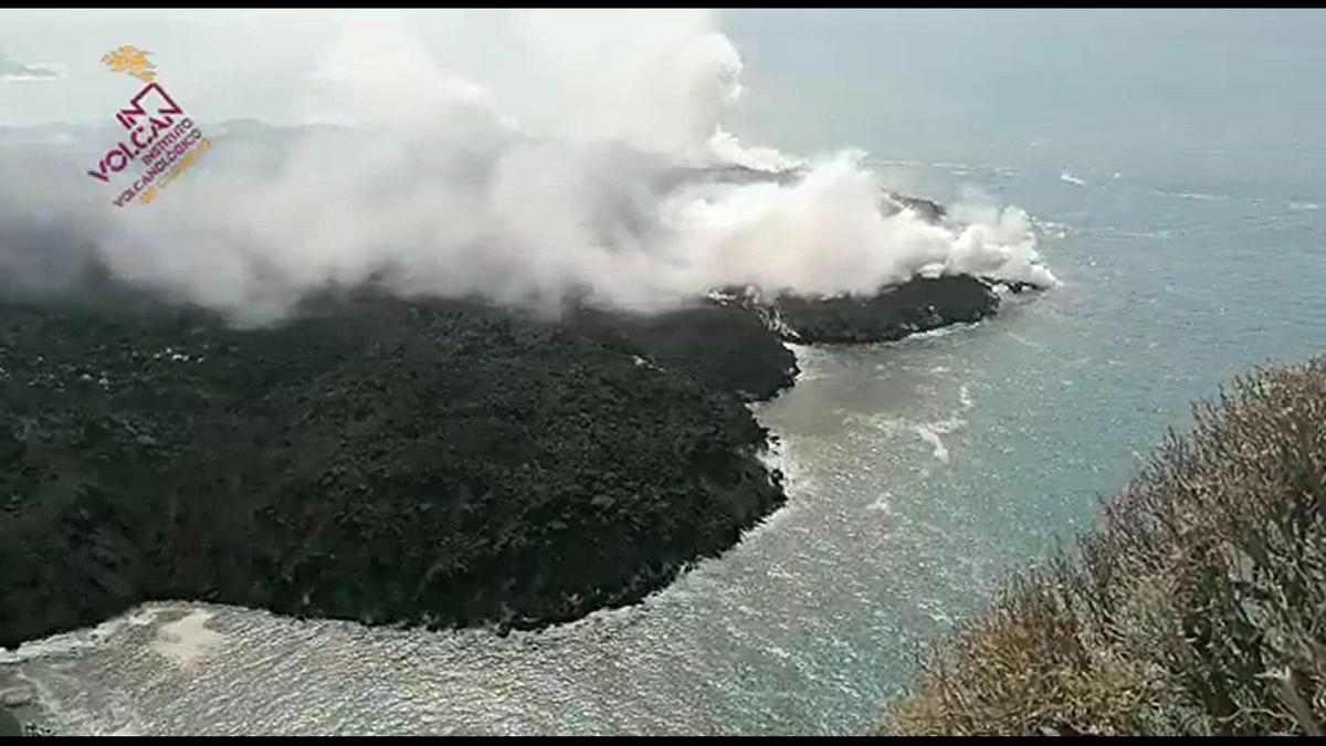 'Video thumbnail for Neue Landmasse wächst weiter - Vulkan La Palma 2021'