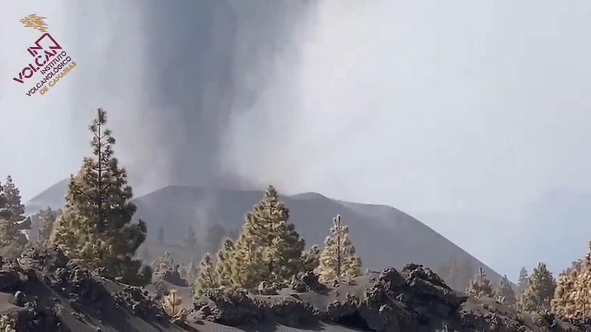 'Video thumbnail for Starker Auswurf von Asche - Vulkan La Palma 2021'