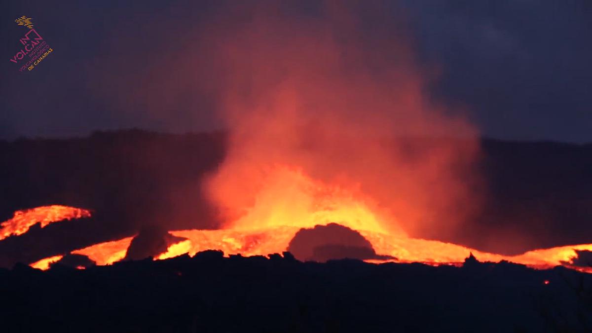 'Video thumbnail for Neue Eruptionsquelle bei Las Manchas - Vulkan 2021 auf La Palma'