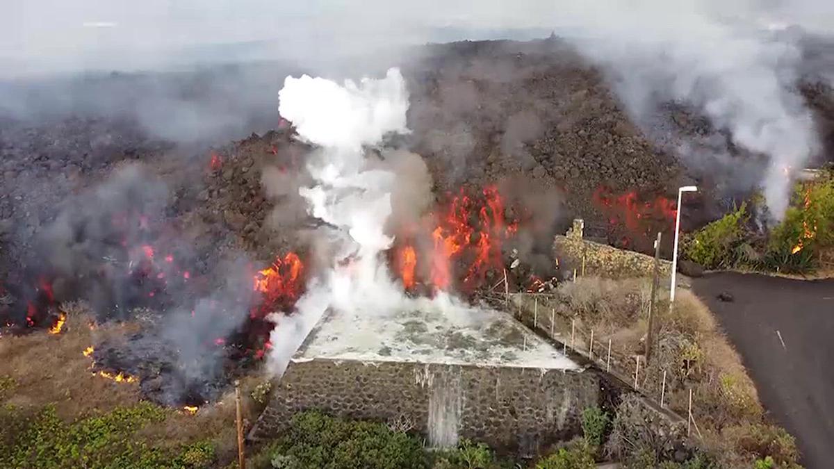 'Video thumbnail for Lavafluss mit Drohne gefilmt - Vulkanausbruch La Palma 2021'