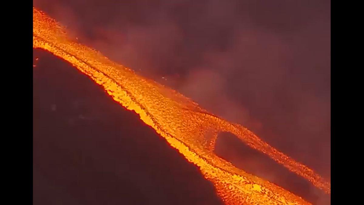 'Video thumbnail for Lava fließt schneller - Vulkanausbruch La Palma 2021'
