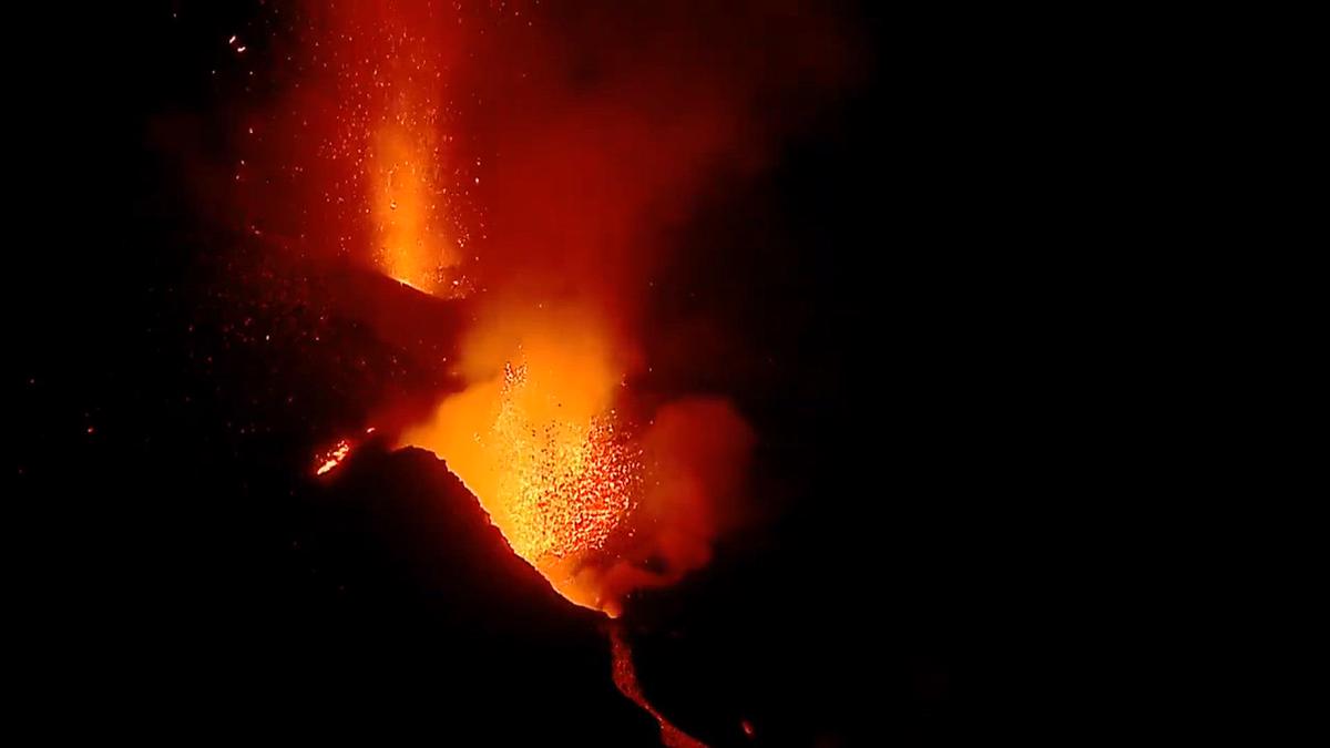 'Video thumbnail for Neuer Lavafluss entsteht - Vulkan La Palma 2021'