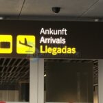 Schild für Ankünfte am Flughafen Gran Canaria