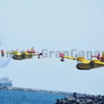 Loeschflugzeuge im Hafen von Las Palmas
