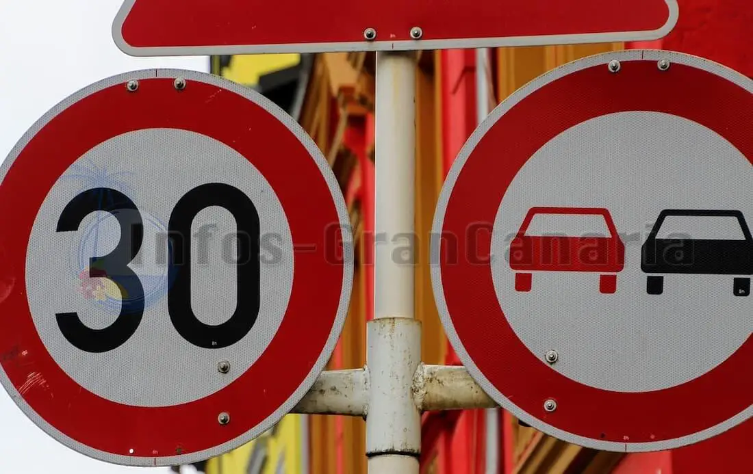 Verkehrsschild, Hier gilt die StVO, zulässige Höchstgeschwindigkeit 20 km/h