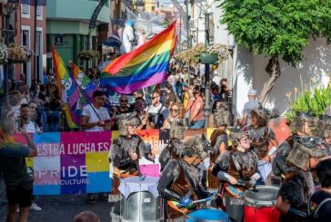 Parade zum Gáldar Pride 2022 lockte tausende Menschen in die Stadt