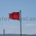 Rote Flagge am Strand - 2024 neu