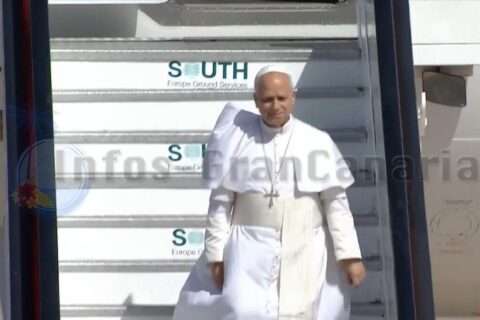 Papst auf dem Weg zum Empfang